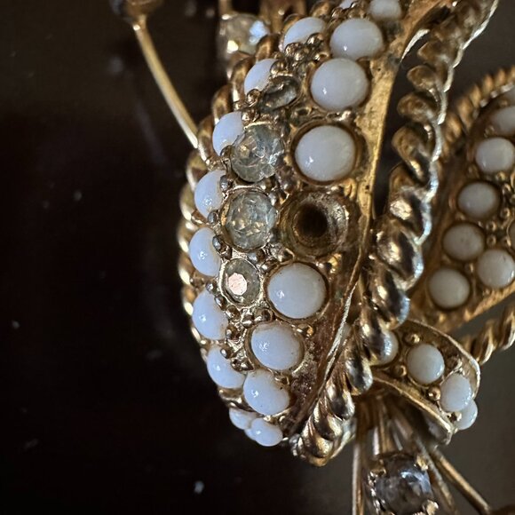 Rare Hattie Carnegie Signed Brooch Pin in Gold Faux Pearls & Rhinestones! - Picture 3 of 10